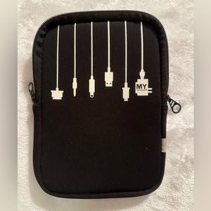 Electronics travel case organizer